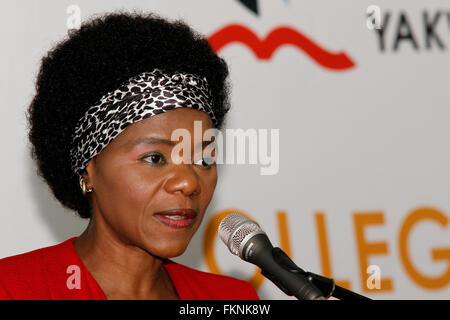 Pietermartzburg, South Africa. 9th March, 2016. Advocate Thuli Madonsela, South Africa's Public Protector, speaks to students at the law faculty of the University of KwaZulu-Natal in Pietermartzburg. The office of the Public Protector is an external state institution of the country that investigates misconduct government. Credit:  Giordano Stolley/Alamy Live News Stock Photo