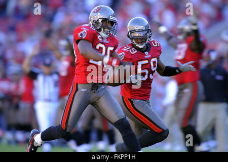 Tampa, Fla, USA. 16th Nov, 2008. Nov. 16, 2008; Tampa, FL, USA; Tampa Bay Buccaneers cornerback Ronde Barber (20) and linebacker Cato June (59) during the Bucs game against the Minnesota Vikings at Raymond James Stadium. The Bucs won 19-13. ZUMA Press/Scott A. Miller © Scott A. Miller/ZUMA Wire/Alamy Live News Stock Photo