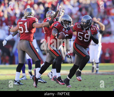 Tampa, Fla, USA. 16th Nov, 2008. Nov. 16, 2008; Tampa, FL, USA; Tampa Bay Buccaneers cornerback Ronde Barber (20) and linebacker Cato June (59) celebrate a second half fumble recovery in the Bucs 19-13 win over the Minnesota Vikings at Raymond James Stadium. ZUMA Press/Scott A. Miller © Scott A. Miller/ZUMA Wire/Alamy Live News Stock Photo