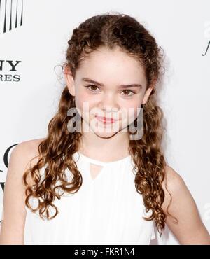 Los Angeles, CA, USA. 9th Mar, 2016. Hannah Alligood at arrivals for MIRACLES FROM HEAVEN Premiere, Arclight Hollywood, Los Angeles, CA March 9, 2016. Credit:  Emiley Schweich/Everett Collection/Alamy Live News Stock Photo