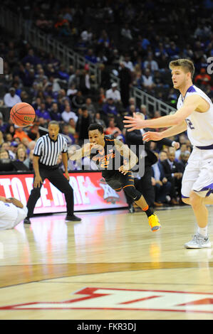 Kansas City, Missouri, USA. 09th Mar, 2017. Baylor Bears guard Al ...