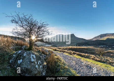 Rhyd-Ddu footpath Snowdonia National Park North Wales looking south towards Mynydd Drws-y-coed and Mynydd Mawr Stock Photo