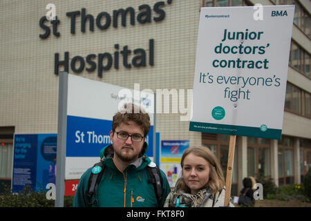 London, England. 10th Mar 2016. On the picket line at St.Thomas’ Hospital, London during the 3rd strike by Junior Doctors. David Rowe/Alamy Live News Stock Photo