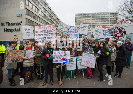 London, England. 10th Mar 2016. Upbeat and ready to continue the fight, on the picket line at St.Thomas’ Hospital, London during the 3rd strike by Junior Doctors. David Rowe/Alamy Live News Stock Photo