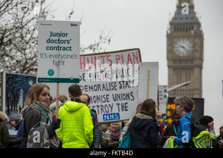 London, England. 10th Mar 2016. On the picket line at St.Thomas’ Hospital, London with Big Ben in the background during the 3rd strike by Junior Doctors. David Rowe/Alamy Live News Stock Photo