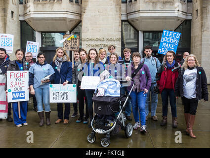 Junior doctors and medical staff protest outside the Department of Health in Whitehall Stock Photo