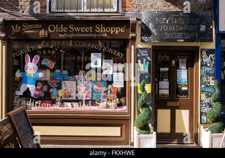 Mr Simms Olde Sweet Shoppe. Old Sweet Shop, Wallingford, Oxfordshire, England Stock Photo