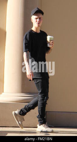 Justin Bieber gets coffee in Beverly Hills Featuring: Justin Bieber