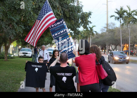 Miami, FL, USA. 10th Mar, 2016. Florida, USA - United States - Donald Trump supporters outside of the Bank United Center at the University of Miami before the start of the Republican Presidential debate. MIKE STOCKER/STAFF Mike Stocker Credit:  Sun-Sentinel/ZUMA Wire/Alamy Live News Stock Photo