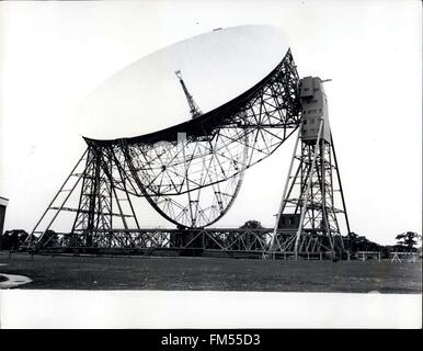 1968 - Britain leads in radio Astronomy: The ears that soon the Universe for radio emissions from distant galaxies and quears are Britain's famous telescopes at Jodrell Bank near Macclesfield, Cheshire, whose vigilance picks up the faintest sound waves. Every nation in the world is indebted to Jodrell Bank for tracking their rockets and satellites. In charge of the Jodrell Bank station is Britain's top spaceman, Professor Sir Bernard Lovell. The Mark I radio telescope with a diameter of 250ft which has been in use since 1957 at Jodrell Bank. It is the largest fully steerable radio telescope in Stock Photo