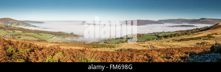 In Autumn the low cloud can sit in the Usk Valley with clear skies above. Brecon Beacons, November Stock Photo
