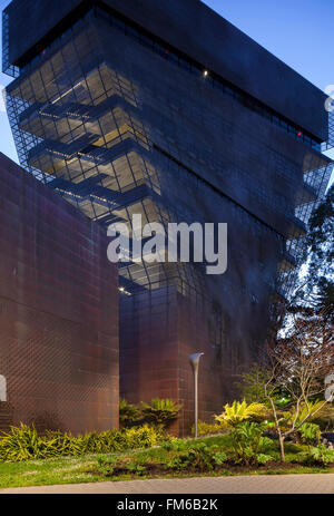 A view of the inverted triangle structure that is the De Young Museum of contempary art, as it comes together with the adjoining building. Stock Photo
