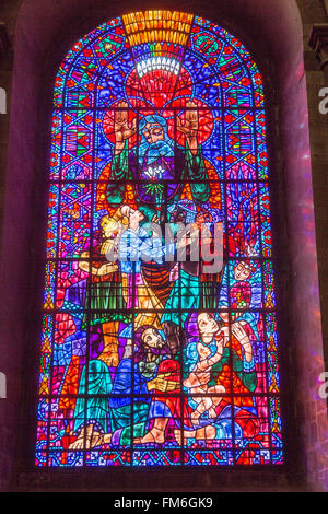 Canterbury Cathedral, Kent Stained Glass Window by Ervin Bossanyi (1956) Stock Photo