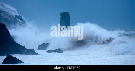 Storm waves breaking over An Searrach and Bull's Head, Dingle Peninsula, County Kerry, Ireland. Stock Photo