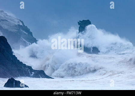 Storm waves breaking over An Searrach and Bull's Head, Dingle Peninsula, County Kerry, Ireland. Stock Photo