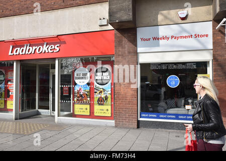 Stratford, London, UK. 11th March 2016. London borough Newham has 4th highest debt level in the UK. © Matthew Chattle/Alamy Live Stock Photo