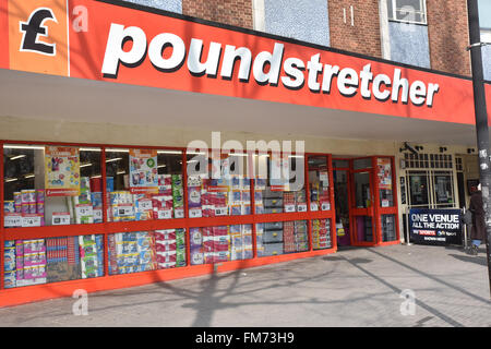 Stratford, London, UK. 11th March 2016. London borough Newham has 4th highest debt level in the UK. © Matthew Chattle/Alamy Live Stock Photo