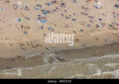 France, Loire Atlantique, Saint Michel Chef Chef, sunbath on Tharon Plage beach (aerial view) Stock Photo