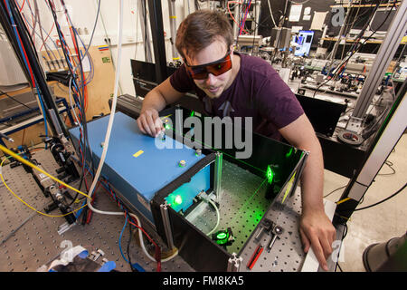 Experimental setup in a laser laboratory at the Institute for Experimental Physics in Dusseldorf, Germany Stock Photo