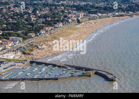 France, Loire Atlantique, Saint Michel Chef Chef, Comberge marina and Tharon Plage (aerial view) Stock Photo