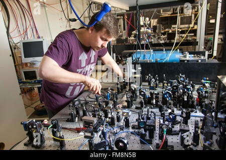 Experimental setup in a laser laboratory at the Institute for ...