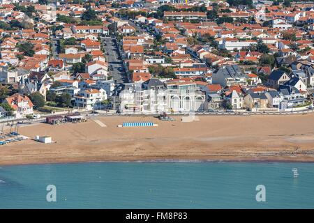 France, Vendee, Saint Hilaire de Riez, Boisvinet beach (aerial view) Stock Photo