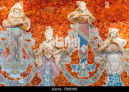 Spain, Catalonia, Barcelona, Palace of Catalan Music (Palau Musica Catalana) designed by the architect Lluis Domenech i Montaner and opened in 1908, building listed as World Heritage by UNESCO, detail of the stage decorated by the sculptures of 18 modernist muses designed by Eusebi Arnau and dresses ceramic Mario Maragliano and Lluis Bru Stock Photo