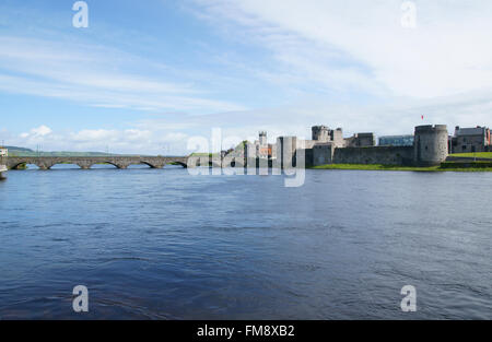 River Shannon, Thomond Bridge and King John's Castle in Limerick, Ireland Stock Photo