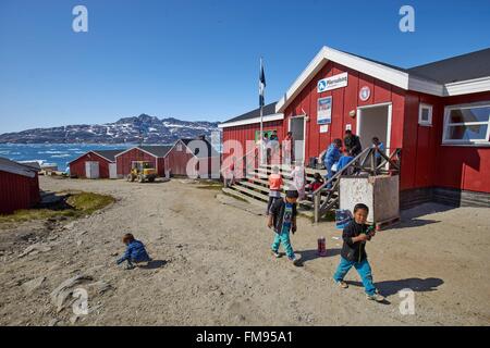 Greenland, Sermersooq, Kulusuk, Inuit village of Kummiut, Angmassalik fjord Stock Photo
