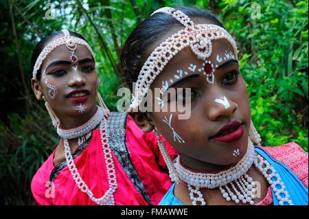 India, Odisha, young dancers of Gotipua made up before their performance Stock Photo