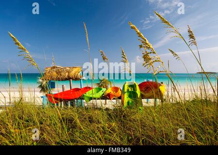 Cuba, Ciego de Avila, Jardines del Rey, Cayo Guillermo, View of beach with turquoise waters with colorful canoes