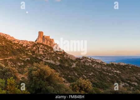 France, Aude, Cathare Country, Cucugnan, the Cathare castle of Queribus stands on its rocky peak was the last bastion of Cathar Stock Photo