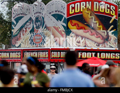 St. Petersburg, Florida, USA. 11th Mar, 2016. DIRK SHADD | Times .Crowds in the concession area on opening day of the Firestone Grand Prix of St. Petersburg on Friday (3/11/16) Credit:  Dirk Shadd/Tampa Bay Times/ZUMA Wire/Alamy Live News Stock Photo