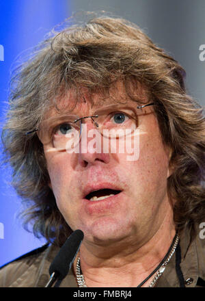 English keyboard player Keith Emerson receives the Frankfurt Music Prize 2010 in Frankfurt Main, Germany, 23 March 2010. Emerson, keyboard player and founding member of progressive rock band 'Emerson, Lake & Palmer' is awarded with the FFrankfurt Music Prize 2010 on the eve of the 2010 Frankfurt Music Fair, the world's second-biggest trade fair for music industry. The Board of Trustees of the Frankfurt Music Prize describes Keith Emerson as 'an innovative artist who has not only pushed out the genre¿s boundaries with his music but also had a decisive influence on the technology of electronic k Stock Photo