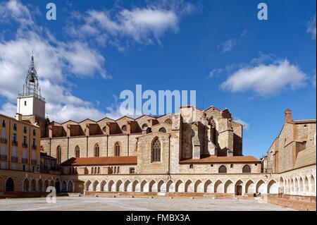 France, Pyrenees Orientales, Perpignan, Saint Jean cathedral and the Campo Santo, the only cloister cemetery in France Stock Photo
