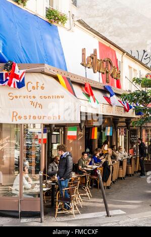France, Paris, Montmartre, Abesses street, terrace of the cafe Le Vrai Paris Stock Photo