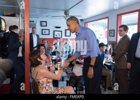 U.S. Pres. Barack Obama greet patron at Torchy's Tacos in Austin before giving keynote speech at the SXSW interactive conference Stock Photo