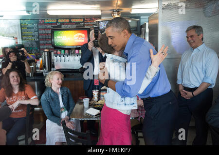 Austin, Texas USA March 11, 2016: U.S. President Barack Obama arrives at Torchy's Tacos in south Austin before he speaks about the digital divide during a keynote speech at South by Southwest digital conference. Obama is pushing for tech savvy people to be more socially responsible to help change for the better his presidential initiatives. Credit:  Bob Daemmrich/Alamy Live News Stock Photo