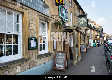 Redesdale arms hotel and street in Moreton in Marsh, Cotswolds, Gloucestershire, England Stock Photo