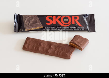 A Skor chocolate bar. Canadian packaging shown Stock Photo: 98678403