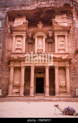 The Treasury building, Al Khazneh in the red rock ruins of Petra, Hashemite Kingdom of Jordan, Middle East. Stock Photo