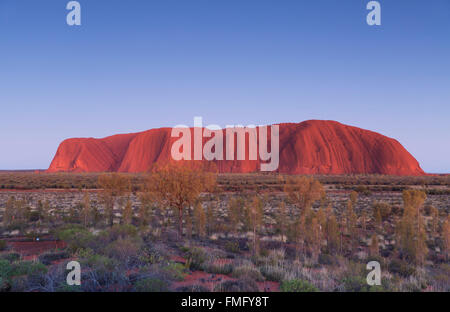 Uluru (UNESCO World Heritage Site), Uluru-Kata Tjuta National Park, Northern Territory, Australia Stock Photo