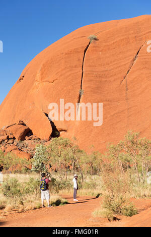 Tourists at Uluru (UNESCO World Heritage Site), Uluru-Kata Tjuta National Park, Northern Territory, Australia Stock Photo