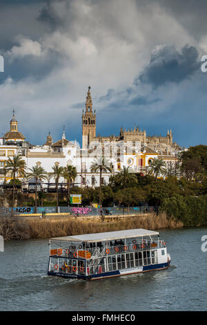 River Guadalquivir with Cathedral and Giralda bell tower in the background, Seville, Andalusia, Spain Stock Photo