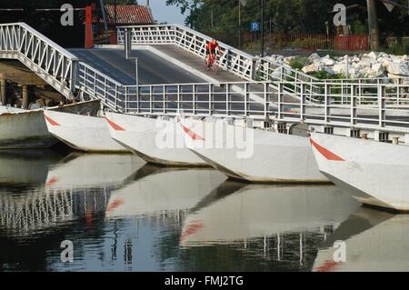 Italy, exceptional low water of Ticino river at the Bereguardo pontoon bridge Stock Photo