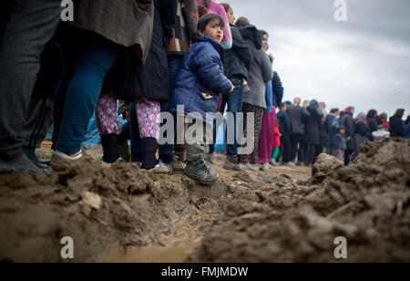 Idomeni, Greece. 12th Mar, 2016. Refugees in the refugee camp at the border between Greece and Macedonia, Idomeni, Greece, 11 March 2016. Since the border was closed down, 12,500 refugees live in the camp. Photo: Kay Nietfeld/dpa Credit:  dpa picture alliance/Alamy Live News Stock Photo