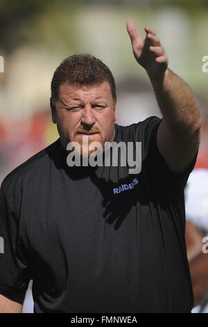 Tampa, Fla, USA. 28th Dec, 2008. Oakland Raiders coach Tom Cable prior to the Raiders game against the Tampa Bay Buccaneers at Raymond James Stadium on Dec. 28, 2008 in Tampa, Fla. ZUMA Press/Scott A. Miller © Scott A. Miller/ZUMA Wire/Alamy Live News Stock Photo