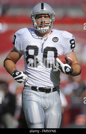 Tampa, Fla, USA. 28th Dec, 2008. Oakland Raiders tight end Zach Miller (80) prior to the Raiders game against the Tampa Bay Buccaneers at Raymond James Stadium on Dec. 28, 2008 in Tampa, Fla. ZUMA Press/Scott A. Miller © Scott A. Miller/ZUMA Wire/Alamy Live News Stock Photo