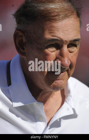 Tampa, Fla, USA. 28th Dec, 2008. Tampa Bay Buccaneers defensive coach Monte Kiffin prior to the Bucs game against the Oakland Raiders at Raymond James Stadium on Dec. 28, 2008 in Tampa, Fla. ZUMA Press/Scott A. Miller © Scott A. Miller/ZUMA Wire/Alamy Live News Stock Photo