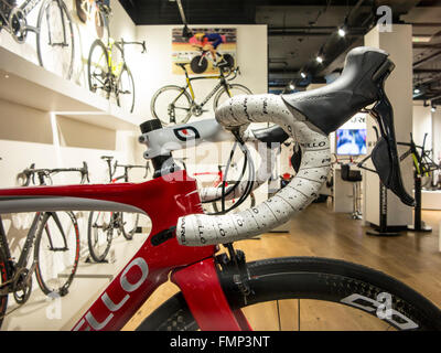 Pinarello regent top street